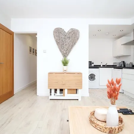 Central Mumbles Apartment, Properties By O & G, Incredible Location, Sleeps 4! Exterior photo