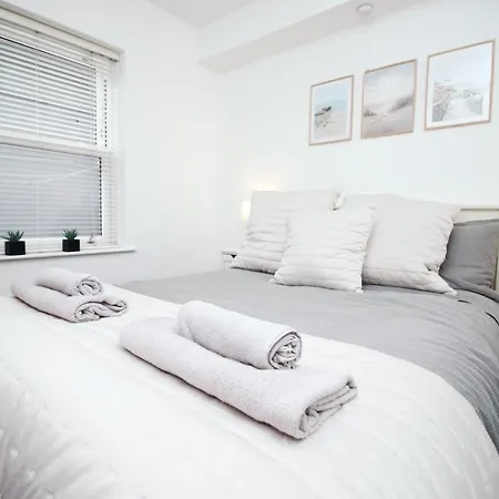 Central Mumbles Apartment, Properties By O & G, Incredible Location, Sleeps 4! Exterior photo