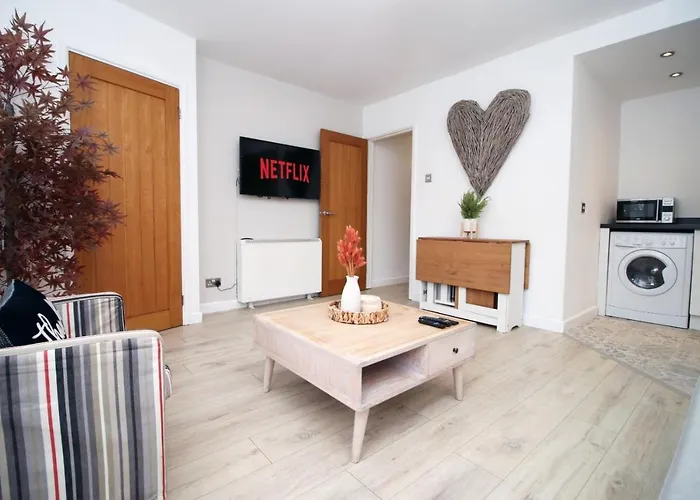 Central Mumbles Apartment, Properties By O & G, Incredible Location, Sleeps 4!