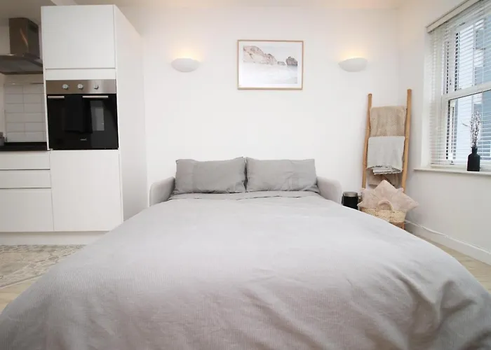 Central Mumbles Apartment, Properties By O & G, Incredible Location, Sleeps 4!