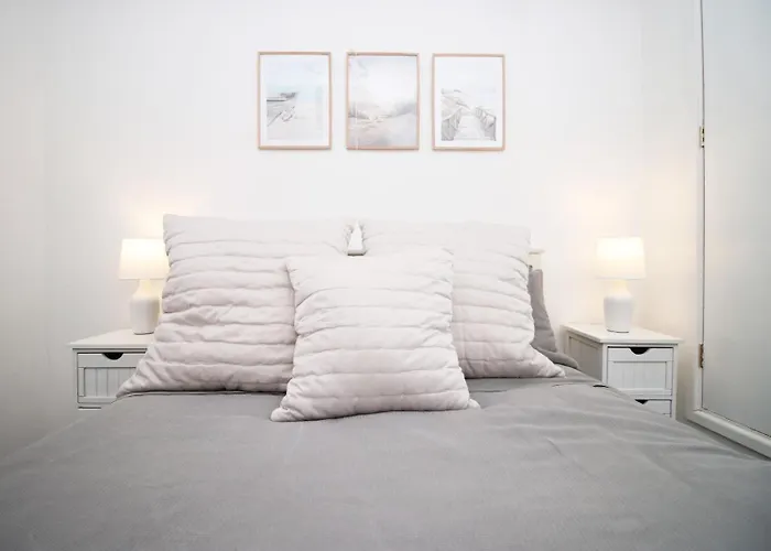 Central Mumbles Apartment, Properties By O & G, Incredible Location, Sleeps 4!