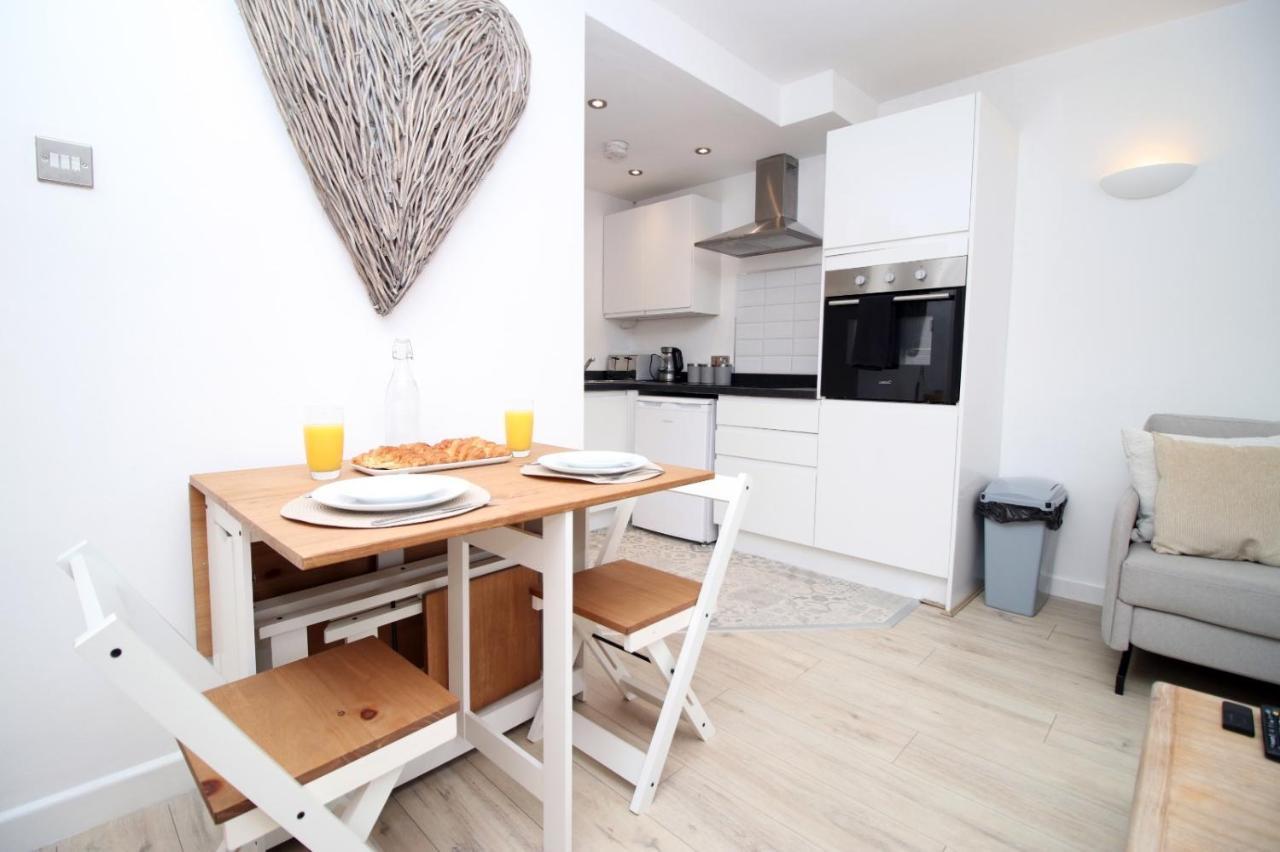 Apartment, By O & G, Incredible Location, Sleeps 4! Apartment The Mumbles
